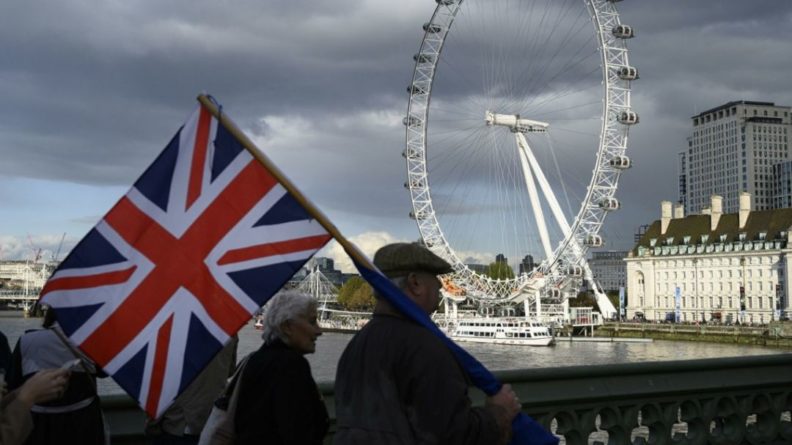 Общество: В ЕС призвали Великобританию не менять условия Brexit