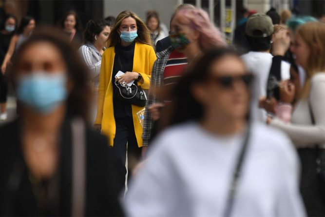 В Англии из-за COVID-19 запретили собираться группами больше шести человек 09092020 Общество: В Англии из-за COVID-19 запретили собираться группами больше шести человек