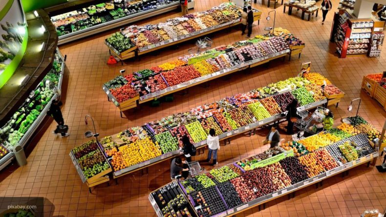Общество: Власти Британии отрицают, что люди снова скупают продукты в магазинах