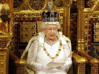 Общество: Коронавирус может нанести существенный ущерб по финансам королевы Великобритании