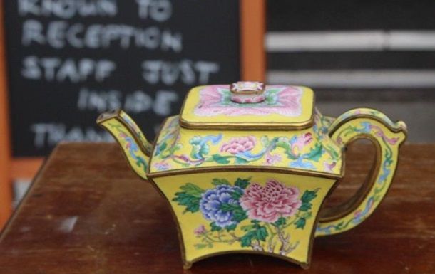 Общество: В Британии крохотный чайник продали за $500 тысяч