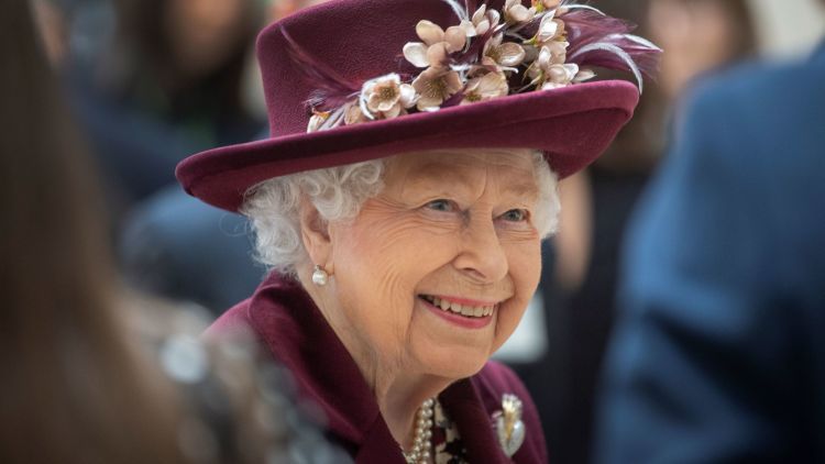 Общество: Королева Великобритании в девятый раз станет прабабушкой