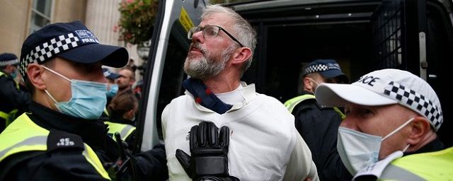 Общество: В Лондоне на улицы вышли противники карантина по COVID-19