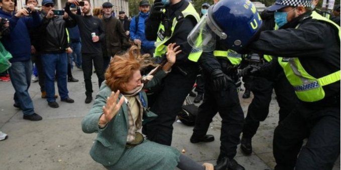 Общество: В Лондоне произошли столкновения между протестующими против карантинных ограничений и полицией, есть пострадавшие