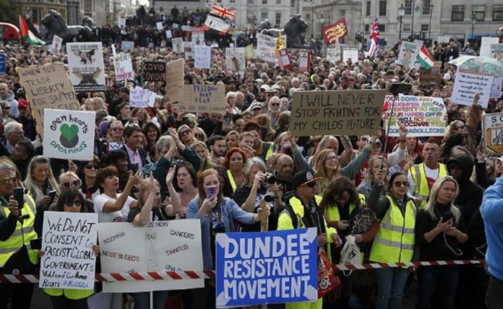 Общество: В Лондоне протестовали против усиления карантина