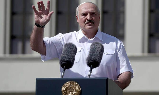 Общество: Великобритания и Канада ввели санкции против Лукашенко и его сына