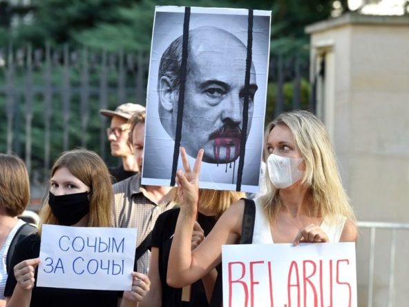 Общество: Британия и Канада запрещают Лукашенко и его сыну въезд и замораживают их активы