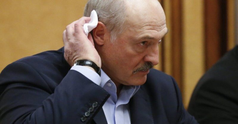 Общество: Великобритания и Канада ввели санкции против Лукашенко и его сына Виктора