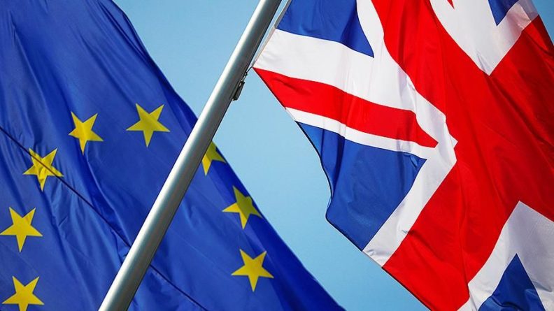 Общество: Евросоюз уведомил Великобританию о нарушении соглашения о Brexit