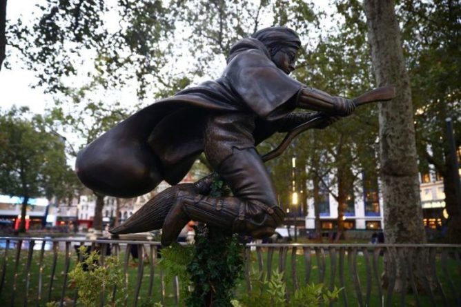 Общество: В центре Лондона открыли памятник Гарри Поттеру – фото