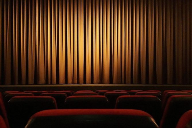 Общество: Крупнейшая сеть кинотеатров в Британии закроется до 2021 года