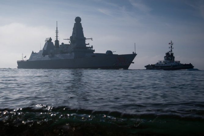 Общество: Черноморский флот следит за эсминцем "Дрэгон" ВМС Великобритании в Черном море