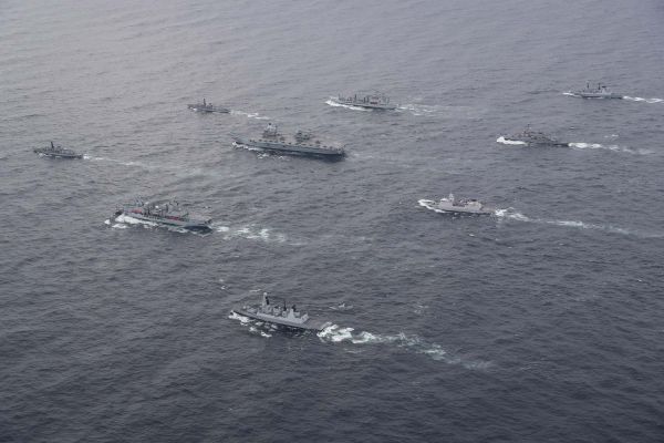 Общество: Учения НАТО: в Северном море развернулась новая авианосная группа Британии