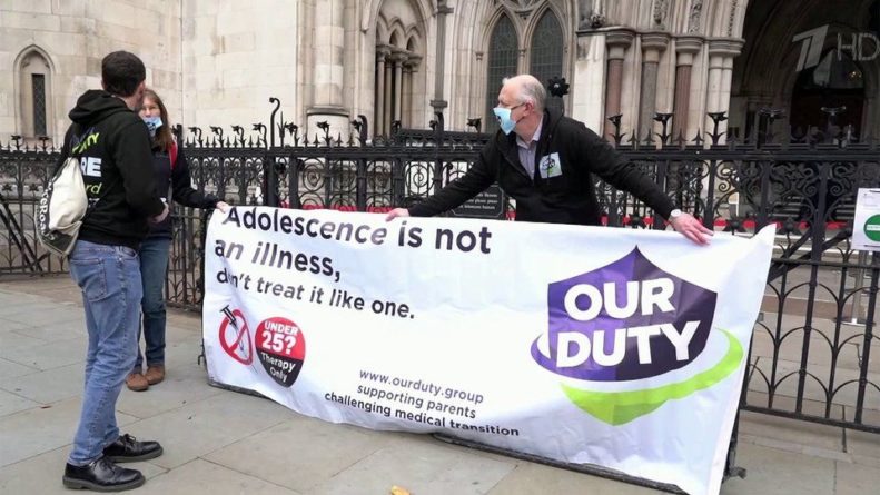 Общество: В Великобритании люди пытаются остановить деятельность государственной клиники, где меняют пол подросткам