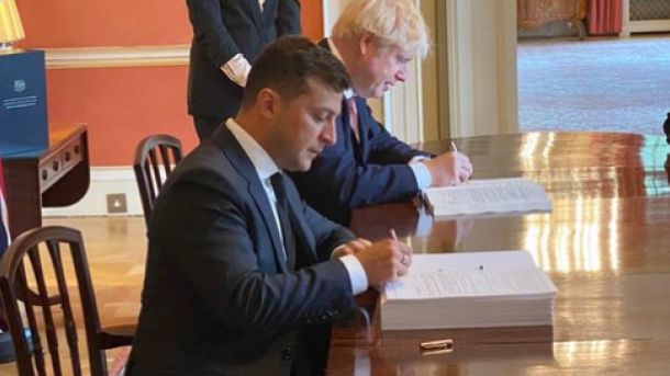 Общество: Зеленский и Джонсон подписали соглашение о политическом сотрудничестве, свободной торговле и стратегическом партнерстве
