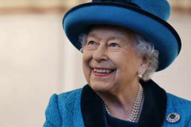 Общество: Королева Великобритании покинула супруга и впервые после начала карантина вернулась в Виндорзский замок