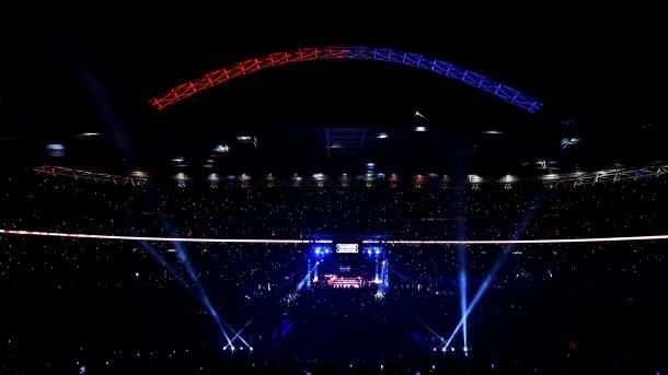 Общество: Усик проведет бой на крупнейшем стадионе Британии