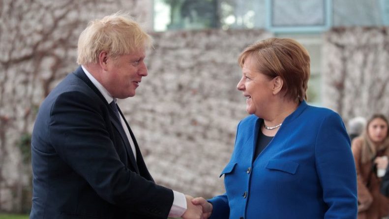 Общество: Джонсон обсудил с Меркель торговые переговоры Британии с ЕС