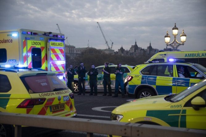 Общество: В Лондоне полиция эвакуировала людей с Вестминстерского моста