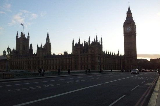 Общество: СМИ: в Лондоне из-за угрозы безопасности перекрыли Вестминстерский мост
