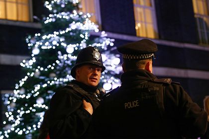 Общество: Полиция Британии пригрозила врываться в дома на Рождество из-за карантина
