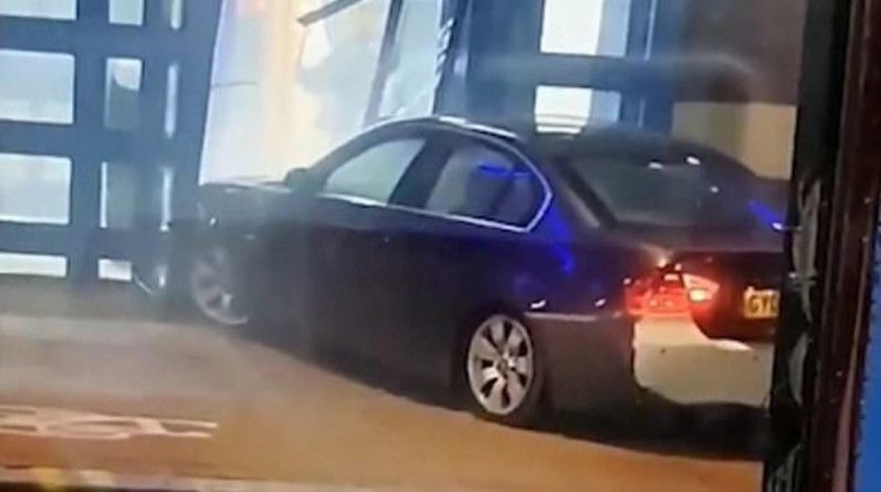 Автомобиль врезался в полицейский участок на севере Лондона 11112020 Общество: Автомобиль врезался в полицейский участок на севере Лондона