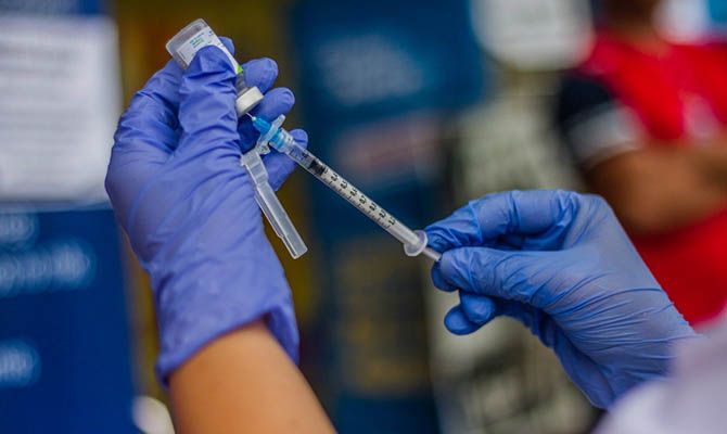 Общество: Johnson & Johnson начинает клинические испытания вакцины от коронавируса в Британии