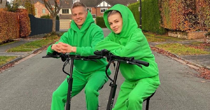 Общество: Зинченко с супругой в "лягушачьих" костюмах проехались по Манчестеру (фото)