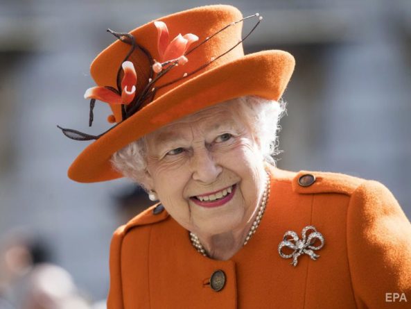 Общество: Королева Великобритании Елизавета II выпустила собственную марку джина