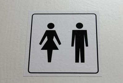 Общество: Шотландия стала первой в мире страной, бесплатно обеспечивающей женщин средствами личной гигиены