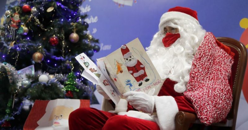 Общество: Карантинное Рождество: в Британии Санта-Клаусы приветствуют детей через видеоконференции