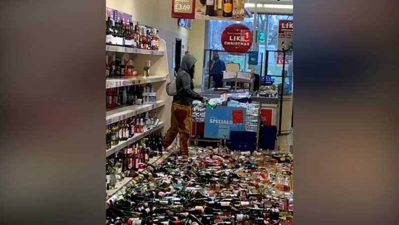 Общество: Англичанка разнесла супермаркет и 500 бутылок с алкоголем.