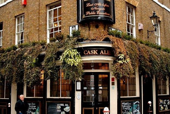 Общество: Жителям Лондона запретят выпивать в пабах «на посошок»
