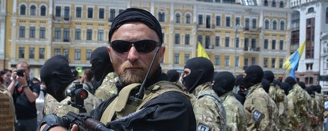 Общество: Неонацистов из Украины связали с единомышленниками из Великобритании