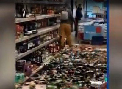 Общество: В Англии разгневанная женщина разбила около 500 бутылок с алкоголем