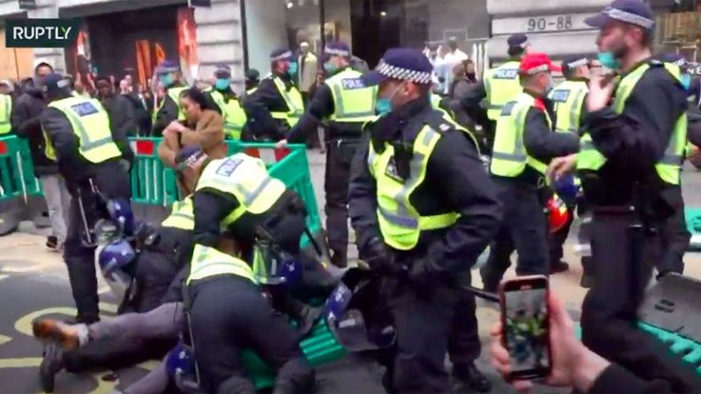 Общество: Протесты в Лондоне против ограничительных мер из-за коронавируса
