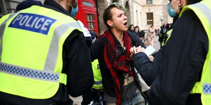 Общество: Полиция Лондона задержала более 60 протестующих против локдауна
