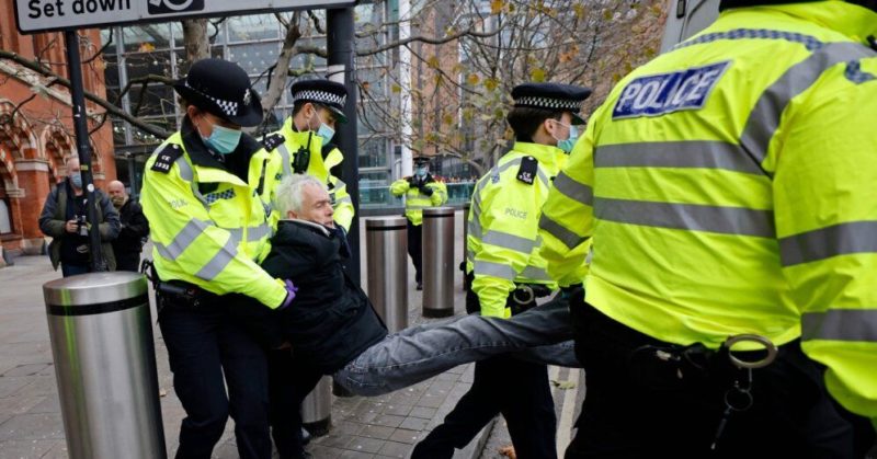 Общество: Covid-19: в Лондоне задержаны десятки противников карантина, предрождественская Европа ждет покупателей