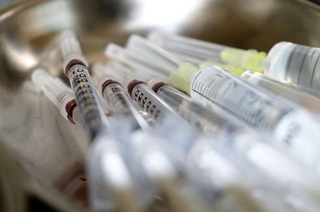 Общество: Британия заключила контракт на поставку еще 2 млн доз вакцины Moderna