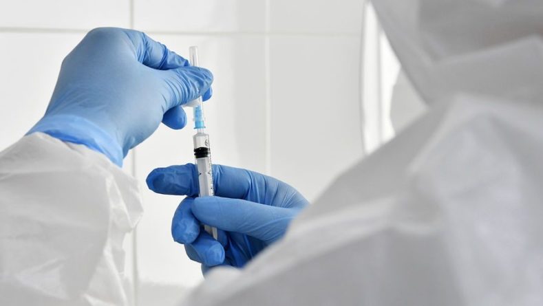 Общество: Вакцина Pfizer и BioNTech против COVID-19 одобрена Великобританией