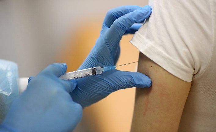 Общество: Bloomberg (США): Путин вслед за Великобританией объявил о начале массовой вакцинации от covid-19