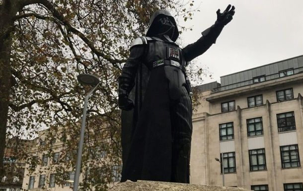Общество: В Британии появился памятник Дарту Вейдеру
