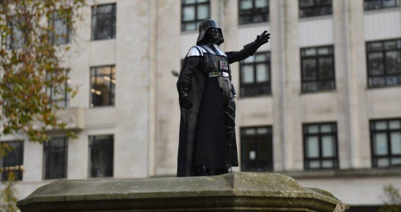 Общество: Статую Дарта Вейдера установили в Великобритании