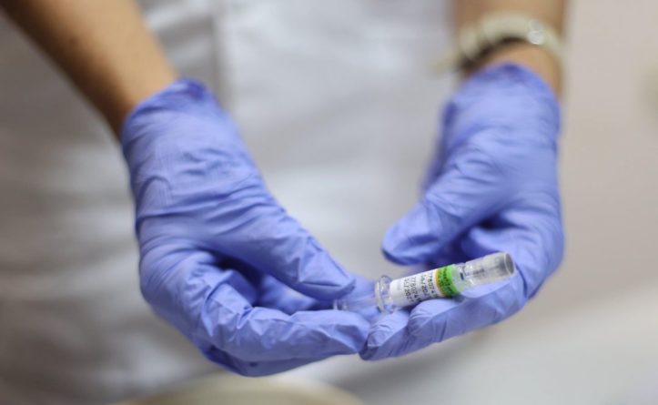 Общество: Великобритания получила вакцину Pfizer от COVID-19: кто использует первые дозы
