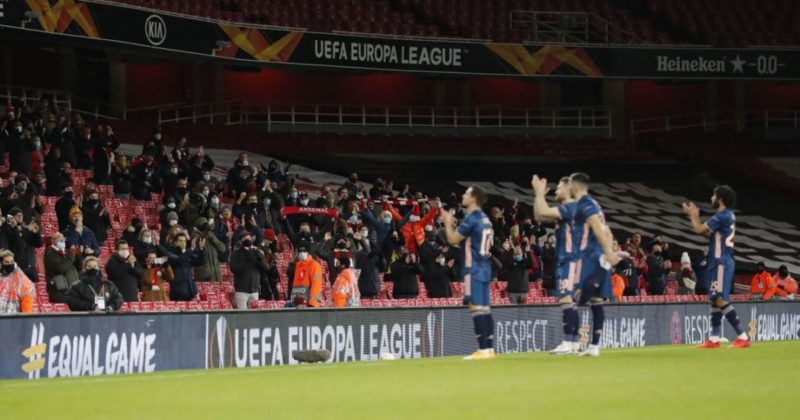 Общество: Аплодисменты от футболистов и призыв вернуть Озила: как фанаты впервые за 9 месяцев посетили матч в Англии