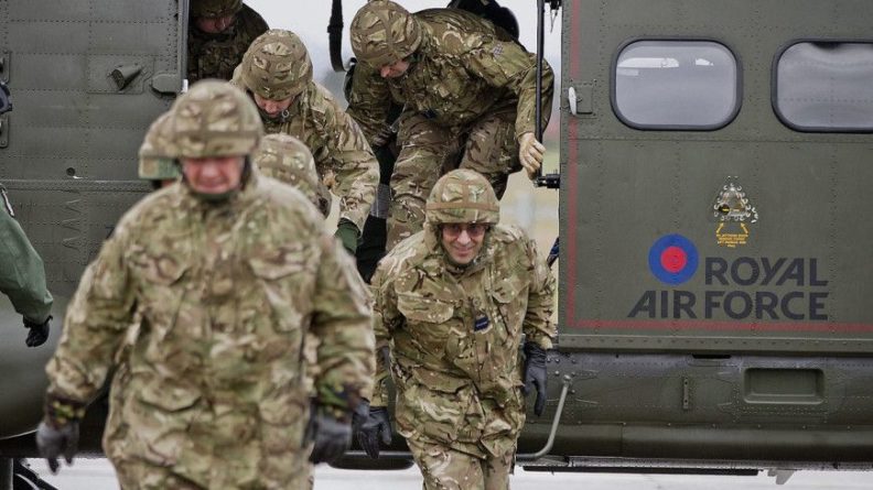 Общество: СМИ: Великобритания хочет использовать военную авиацию для доставки вакцины в страну