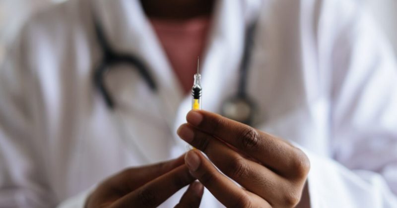 В Британии вакцинировать людей от COVID-19 начнут 8 декабря - правительство 06122020 Общество: В Британии вакцинировать людей от COVID-19 начнут 8 декабря - правительство