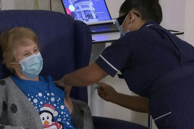 Британия первой в Европе начала массовую вакцинацию людей от COVID-19 08122020 Общество: Британия первой в Европе начала массовую вакцинацию людей от COVID-19