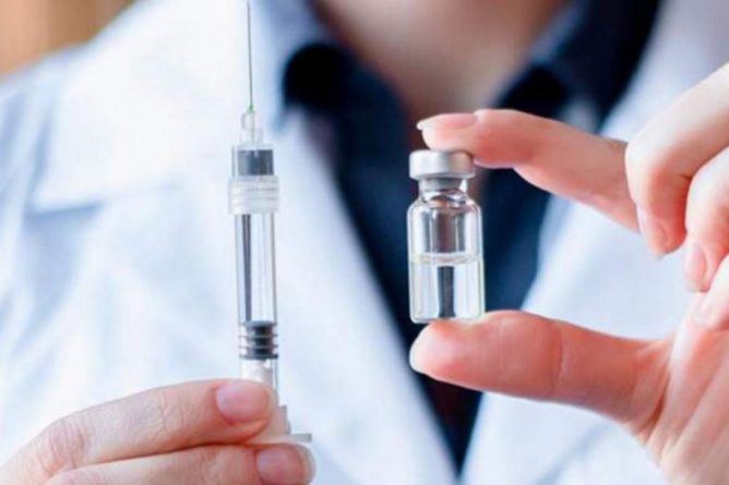 Общество: Британия начала вакцинацию от COVID-19. Вакцинируют медиков и пожилых
