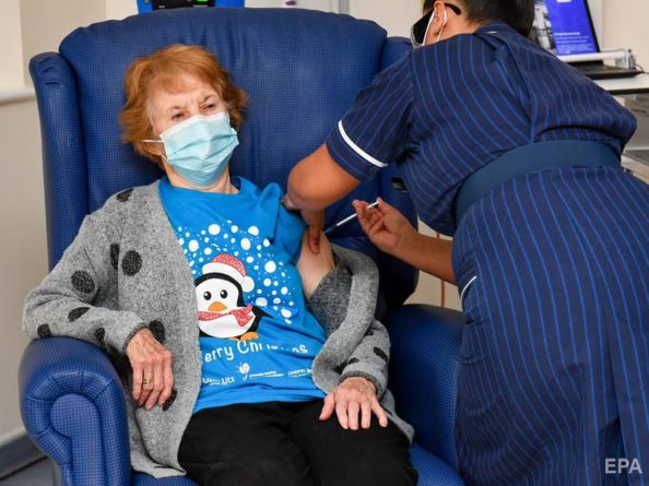Великобритания сегодня начала массовую вакцинацию от COVID-19. Первую дозу получила 90-летняя женщина 08122020 Общество: Великобритания сегодня начала массовую вакцинацию от COVID-19. Первую дозу получила 90-летняя женщина
